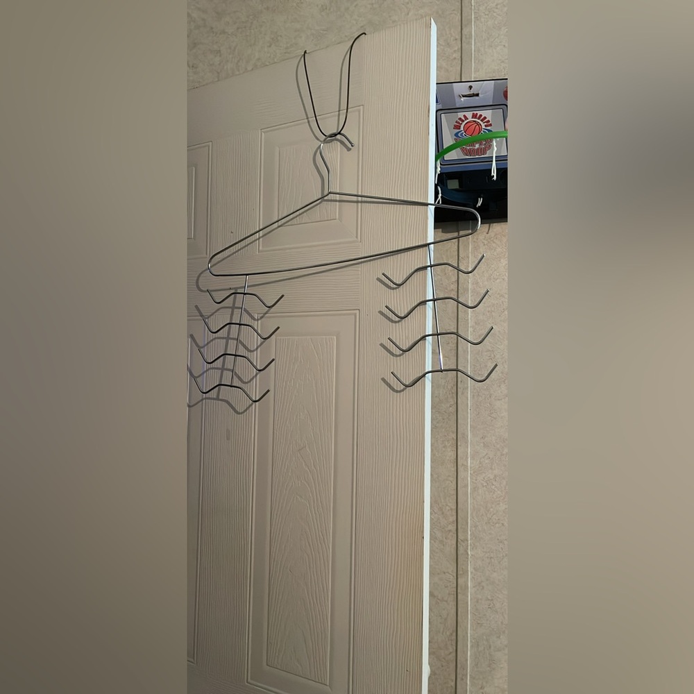 Silver Multi-Tier Metal Hanger